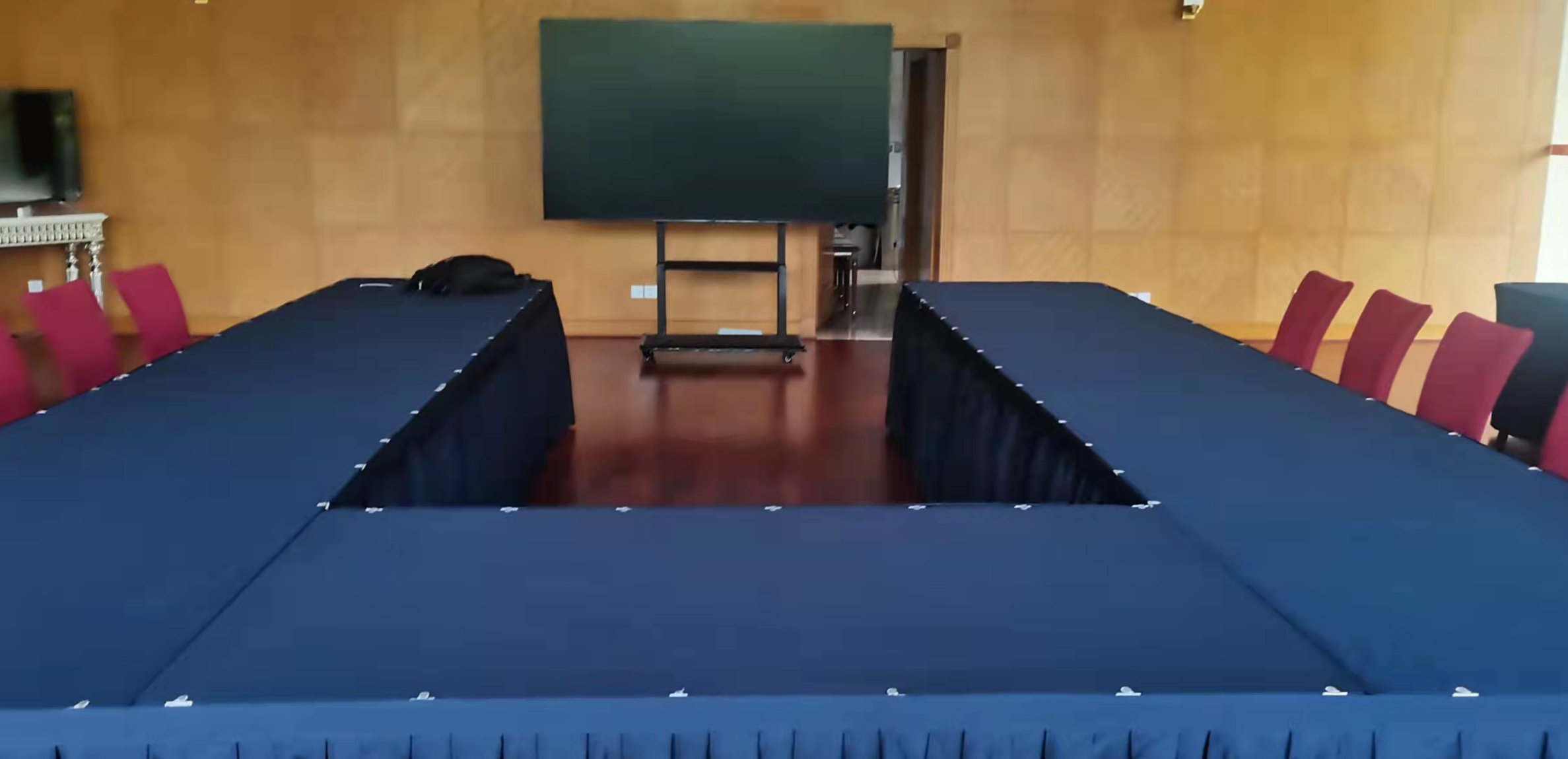 租賃100寸電視,出租現(xiàn)場(chǎng)場(chǎng)景